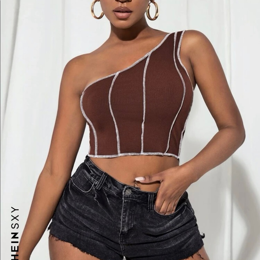 One Shoulder Top-stitching Crop Top